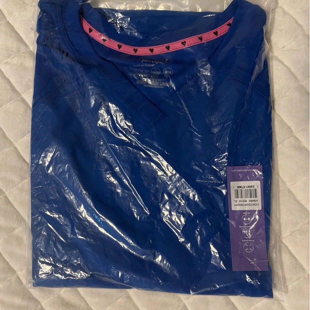 NWT XL Royal HeartSoul Break on Through V-Neck Scrub Top - Picture 2 of 2